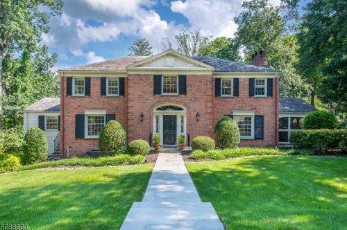 11 Crest Cir, South Orange, NJ 07079-1307