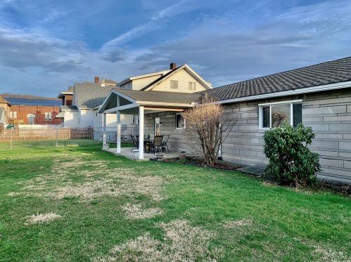 210 Washington Ave, South Connellsville, PA 15425-4455