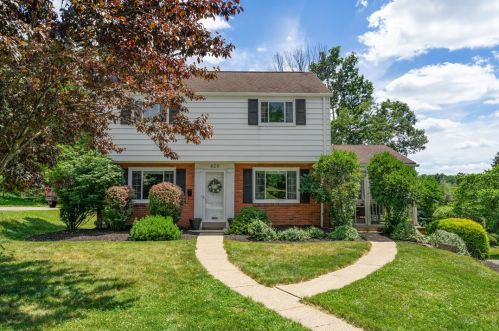 824 Wainwright Dr, Pittsburgh, PA 15228-1710