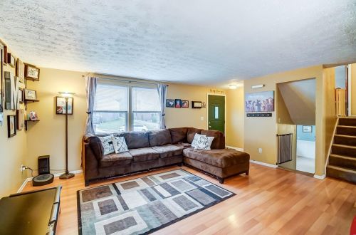 4240 Delryan Dr, Cincinnati, OH 45238-6221