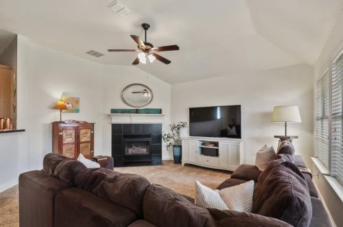1424 Suzanne Dr, Allen TX  75002-5881 exterior