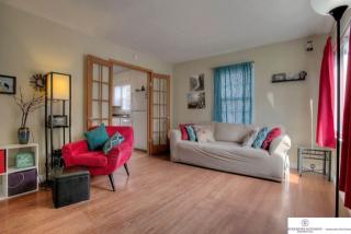 6914 Pinkney St, Omaha, NE 68104-3135