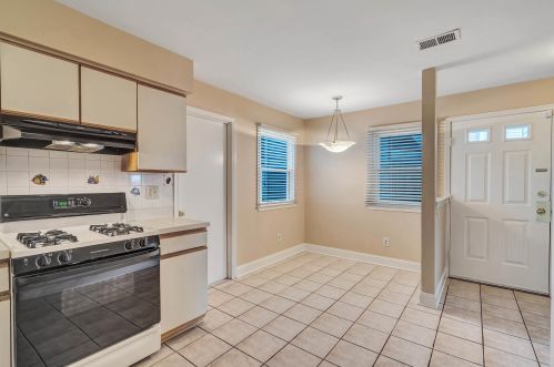 13 Jennings Ct, East Freehold NJ  07728-4320 exterior