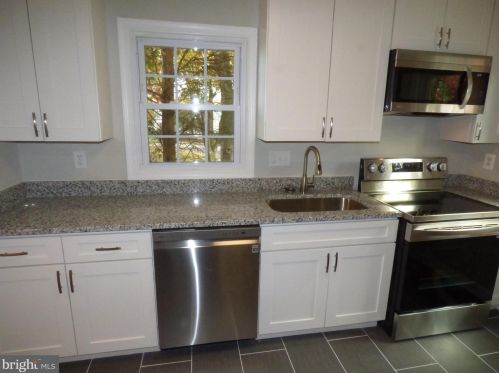 2786 Patrick Henry Dr, Woodbridge, VA 22191-4656
