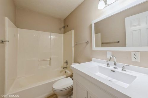 1404 Bartz Rd, Valpo IN  46383-6951 exterior