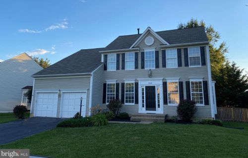 8228 Katie Lynn Ct, Gainesville, VA 20155-2910