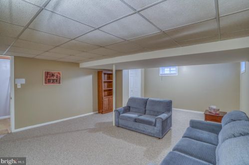 42 Saratoga Dr, New Castle DE  19720-4232 exterior