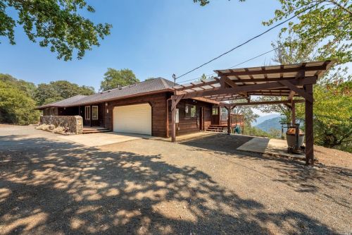 8670 Feliz Creek Dr, Ukiah, CA 95482-9361