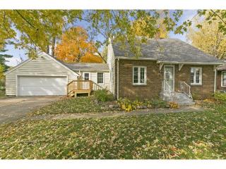 1869 Holton St, Saint Paul, MN 55113-6133
