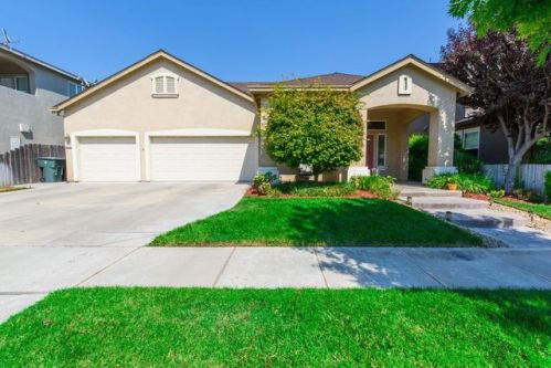 5712 Eisenhower Dr, Riverbank, CA 95367-3865