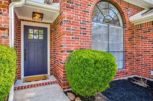 2321 Muleshoe Dr, Conroe, TX 77384-3356