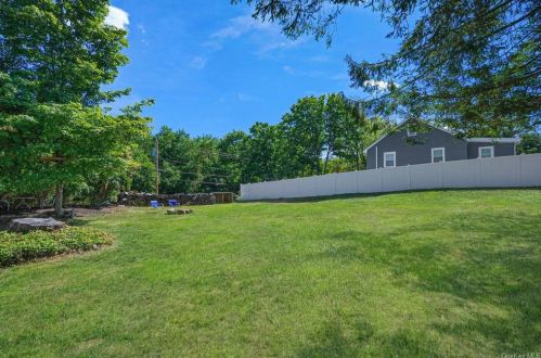 533 Oscawana Lk Rd, Tompkins Corners NY  10579-2205 exterior