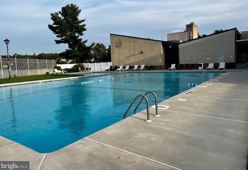 3080 Harbour Dr, Palmyra NJ 08065-2219 exterior