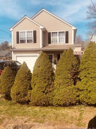 33 Hallock St, Waterbury, CT 06706-2509
