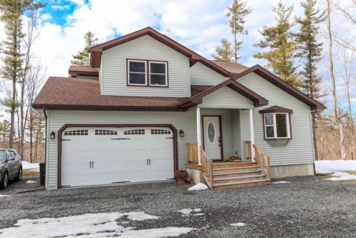 47 Maple St, Broadalbin, NY 12025-2118