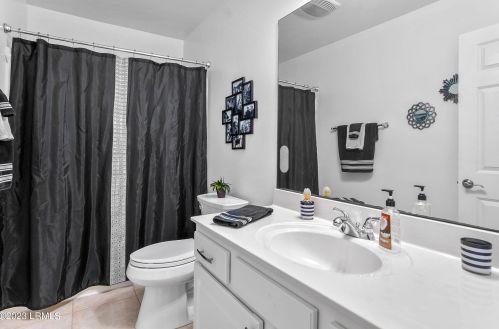 121 Bartram Dr, Beaufort SC  29902-5700 exterior