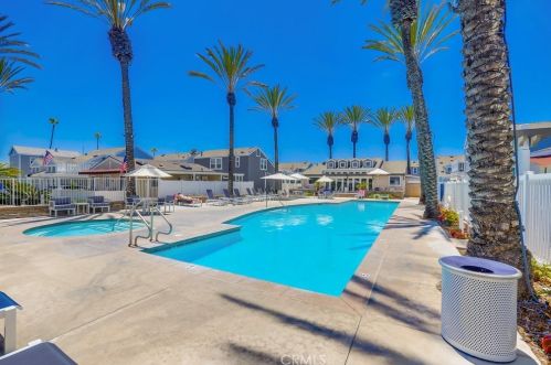 24 Bolivar St, Newport Beach CA  92663-4420 exterior