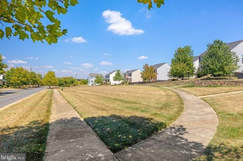 11 Broad Way, Lovettsville VA  20180-8608 exterior