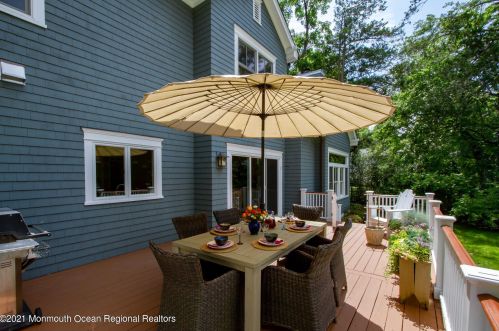 32 Carriage House Ln, Little Silver NJ  07739-1729 exterior