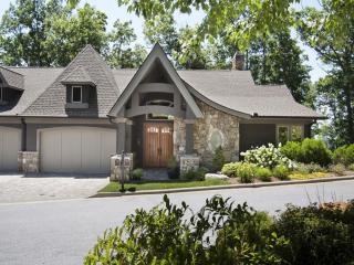 103 Points West Dr, Asheville, NC 28804-4404