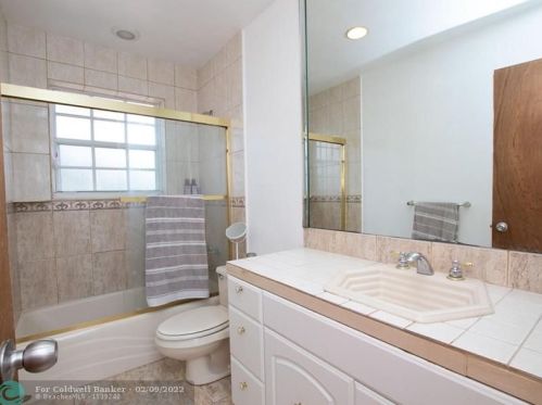 934 72nd St, Hialeah FL  33014-5226 exterior