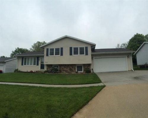702 Sonya Dr, Waterloo, IA 50702-5640