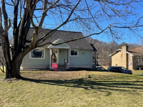 2422 Savannah Rd, New Castle, PA 16101-5537