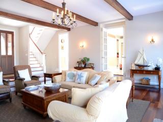 102 Mcgregor Dr, South Hampton NY  11968-3738 exterior