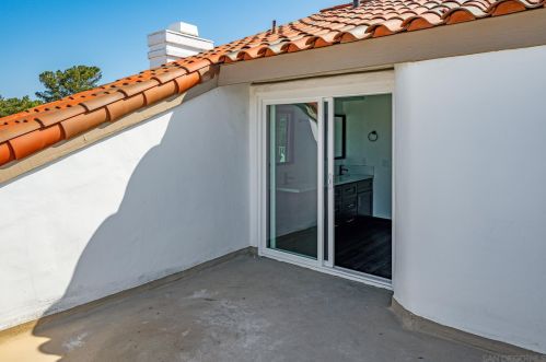 4792 Galicia Way, Oceanside CA  92056-5122 exterior