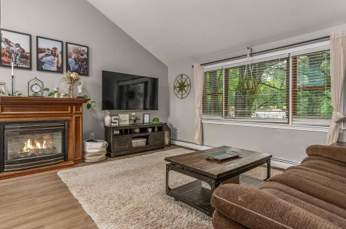 75 Ledgeview Dr, Rochester NH  03839-5618 exterior