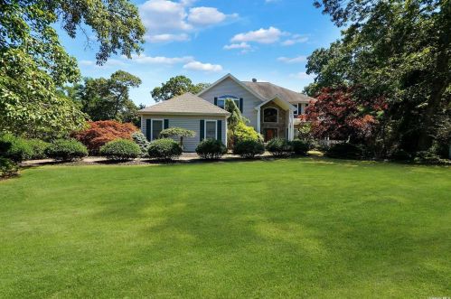 27 Esplanade Dr, Canaan Lake, NY 11772-7906