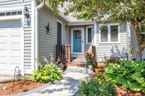 365 Winding Pond Rd, Londonderry, NH 03053-3391