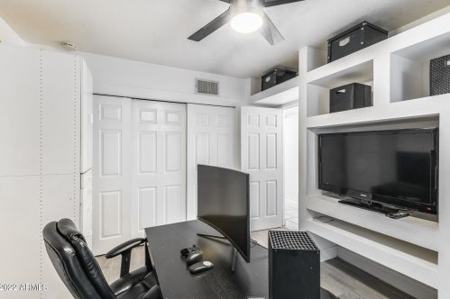 1801 Campbell Ave, Phoenix AZ  85015-3824 exterior