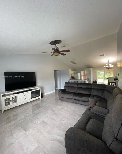 611 Addie St, Fort Pierce, FL 34983-1841