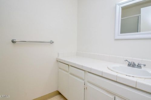 655 Holly Ave, Oxnard CA 93036-1932 exterior