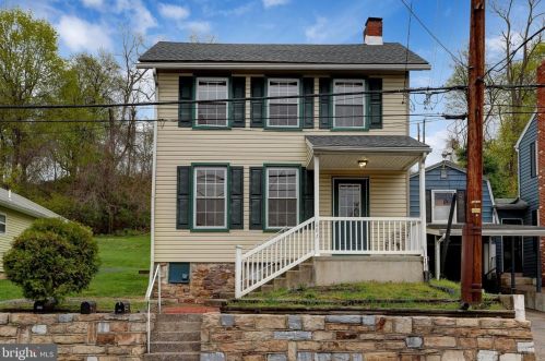 601 Erie St, Water Gap, PA 17018-9016