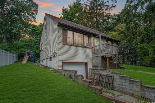 26 Inwood Rd, Scotts Beach, NY 11789-1520