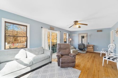 261 Whistle Town Rd, East Lyme CT  06333-1031 exterior
