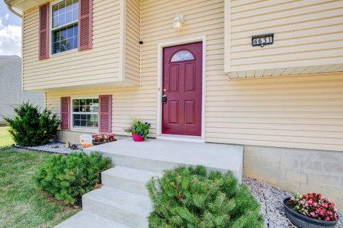 4631 Locust Grove Ct, Stonelick, OH 45103-1371