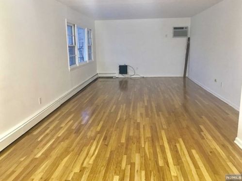 24 Ruby Ave, Palisades Park NJ  07650-1433 exterior