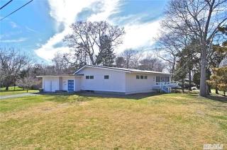 700 Parish Dr, Southold, NY 11971-3939