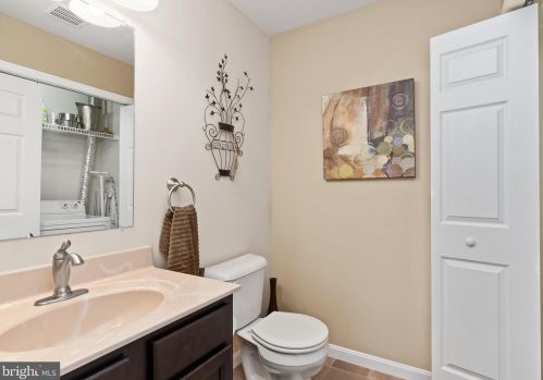 262 Melbourne Ln, Navy Sup Dpt PA  17055-6674 exterior