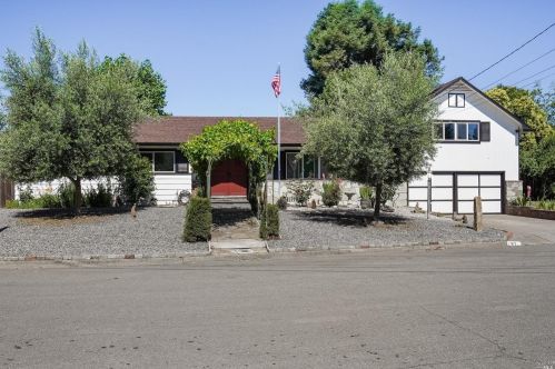67 Fairlie Dr, Santa Rosa, CA 95403-1427