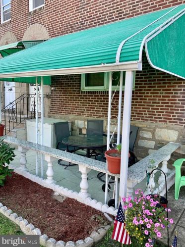 7221 Erdrick St, Philadelphia PA 19135-1014 exterior