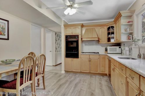 10 Longfellow Ter, Morganville NJ  07751-1411 exterior