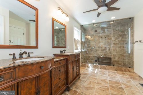 912 Victoria Ct, Downingtown PA  19335-4460 exterior