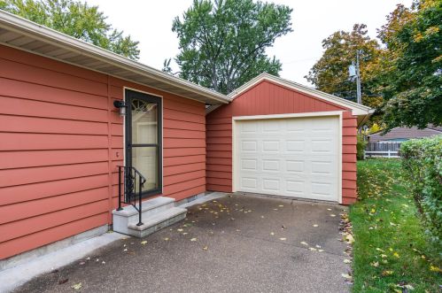 2126 Sunrise Dr, La Crosse WI  54601-6830 exterior