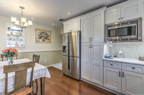 114 Granada Pkwy, North Lindenhurst NY  11757-6013 exterior