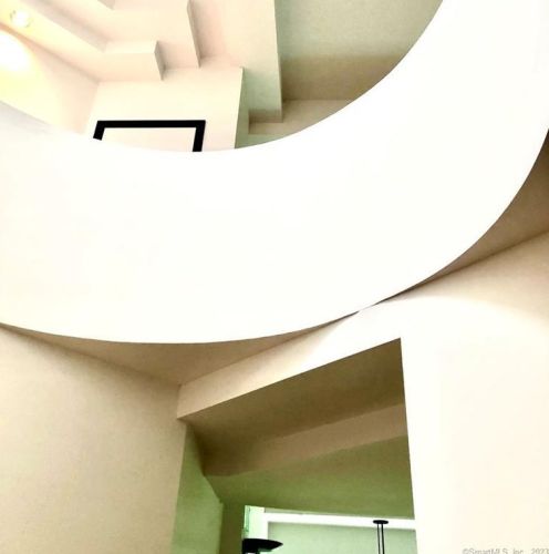 15 Sky Line Dr, Bridgeport CT  06612-1057 exterior