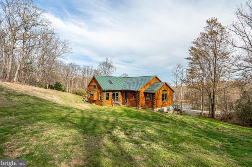 3714 Mountain Rd, Haymarket VA  20169-1739 exterior